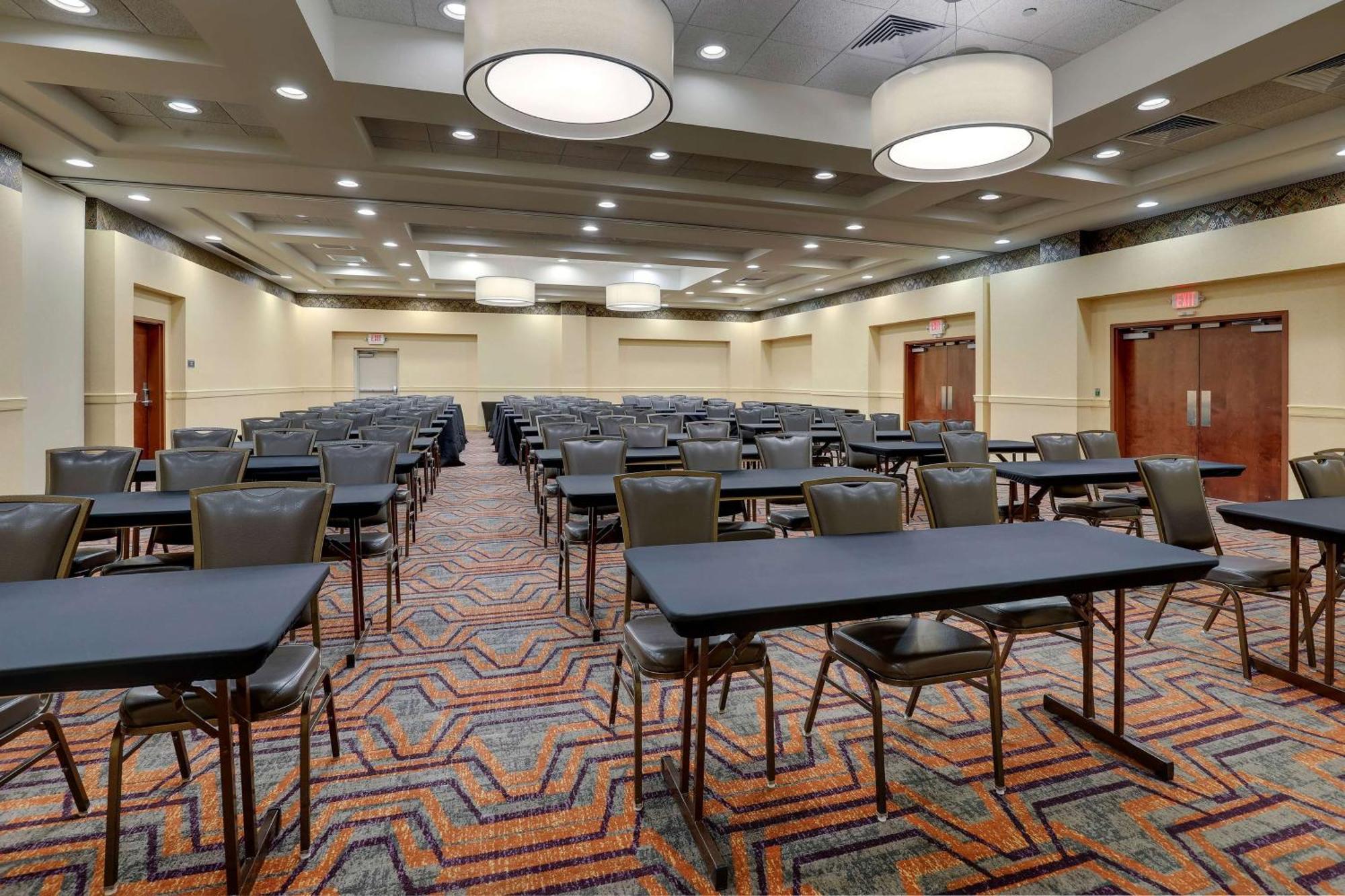 Drury Inn & Suites Charlotte Northlake Экстерьер фото