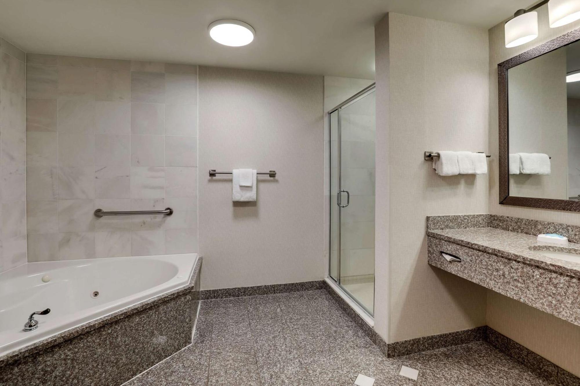 Drury Inn & Suites Charlotte Northlake Экстерьер фото