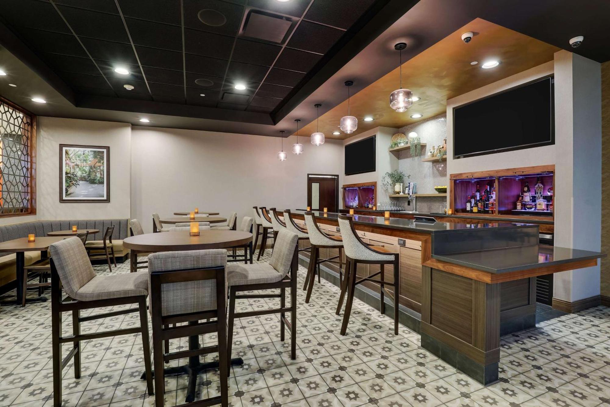 Drury Inn & Suites Charlotte Northlake Экстерьер фото