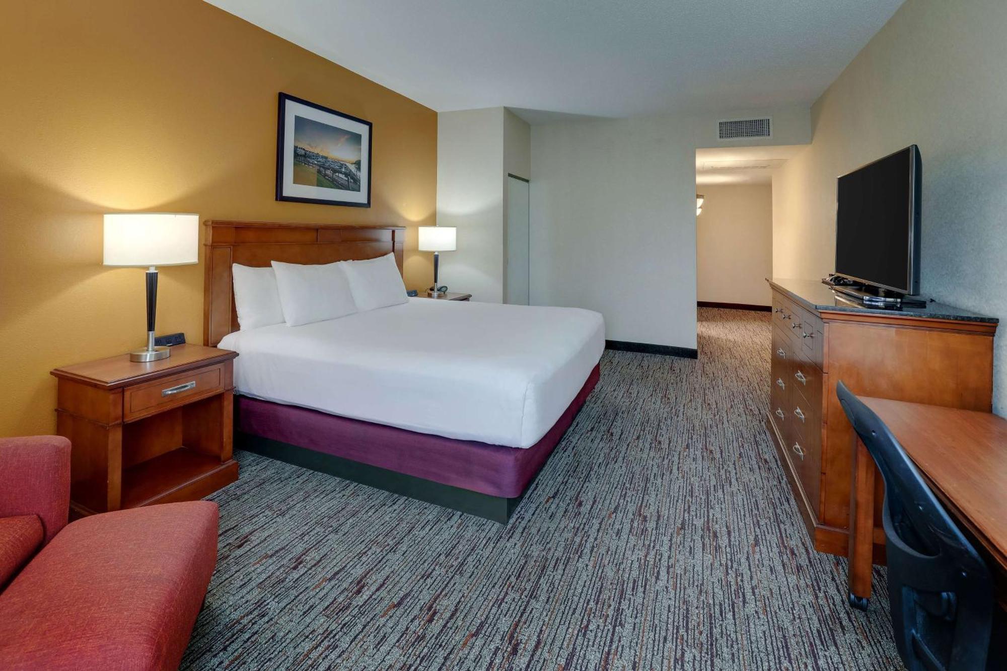 Drury Inn & Suites Charlotte Northlake Экстерьер фото